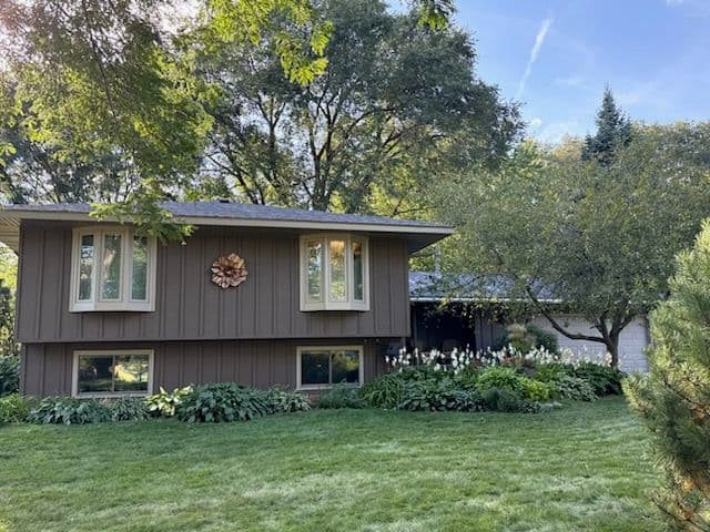 Gallery photos for Stunning Roof Transformation in Burnsville: Image #2